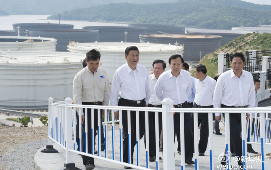 Chinese president Xi Jinping visits Zhoushan Islands, east China's Zhejiang province, on May 25, 2015. [Photo: Xinhua]