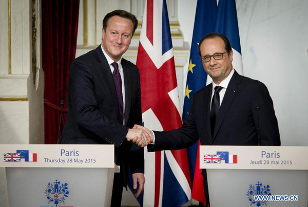 French President Francois Hollande (R) and British Prime Minister David Cameron attend a press conference in Paris, France, on May 28, 2015. French President Francois Hollande on Thursday received British Prime Minister David Cameron who started a European tour to build support for EU reforms before EU membership in-out referendum by the end of 2017. [Photo/Xinhua]