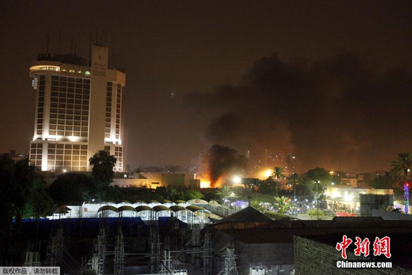 Two car bombs inside parking lot of two hotels in Baghdad, Iraq's capital, have killed at least 10 people and wounded 27 others, security sources said. [Photo/Chinanews.com]