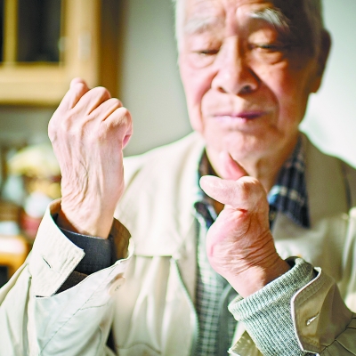 Bai Bujia, aged 92, still recalls his unforgettable time in Yan'an.