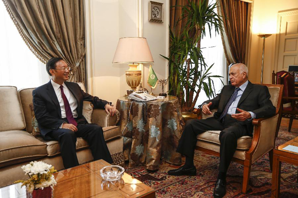 Secretary General of Arab League Nabil al-Araby (R) meets with visiting Chinese State Councilor Yang Jiechi at the headquarters of Arab League in Cairo, Egypt, June 1, 2015. [Photo/Xinhua]