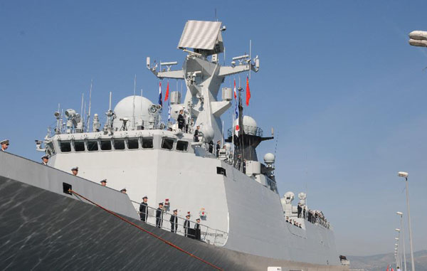Chinese navy soldiers wave hands on the deck of Linyi missile frigate as it sits docked in the port of Rola, Sprit, Croatia, June 1, 2015. The 19th Chinese naval escort fleets started a five-day goodwill visit to Croatia on Monday. [Photo/Xinhua]