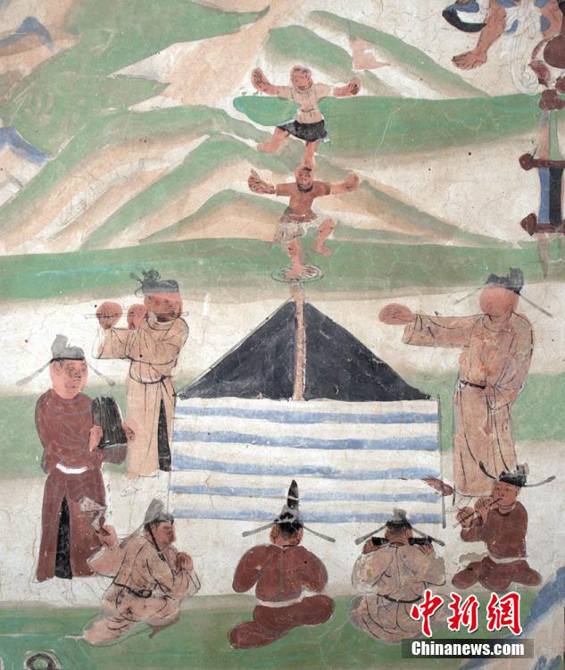 A Dunhuang fresco portrays children performing acrobatics. [Photo: Chinanews.com]