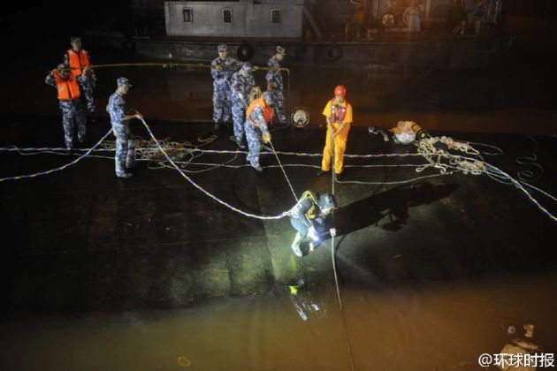 A diver plunges into river. A total of 140 frogmen from the Chinese armed forces have been working day and night in search and rescue efforts after a passenger ship carrying 456 people sank on the Yangtze River Monday night. 