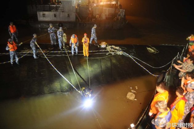 A diver plunges into river. A total of 140 frogmen from the Chinese armed forces have been working day and night in search and rescue efforts after a passenger ship carrying 456 people sank on the Yangtze River Monday night.