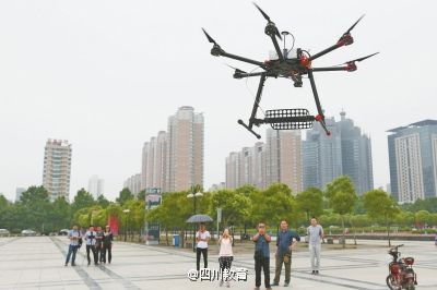 A drone is utilized to prevent cheating in an exam in Luoyang city, Central China's Henan province on May 29, 2015. [Photo/Sina Weibo]