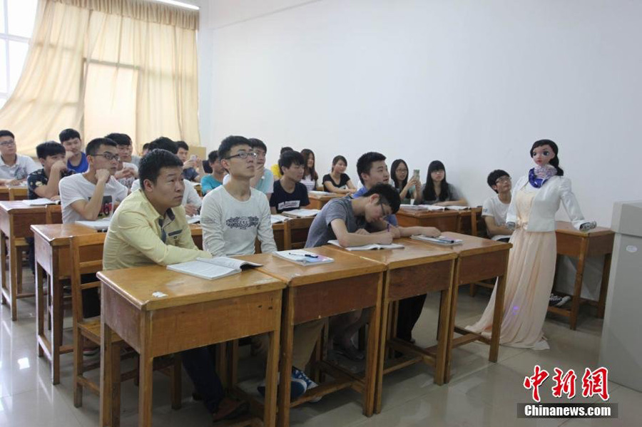 'Xiaomei' is able to take lessons according to PPT. [Photo: Chinanews.com]