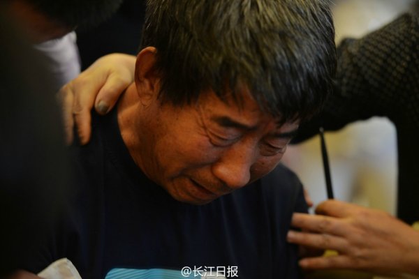 58-year-old Wu Jianqiang survived the devastating cruise ship accident on the Yangtze River after his wife asked him to let go of her just moments before the ship overturned. [Photo/Changjiang Daily] 