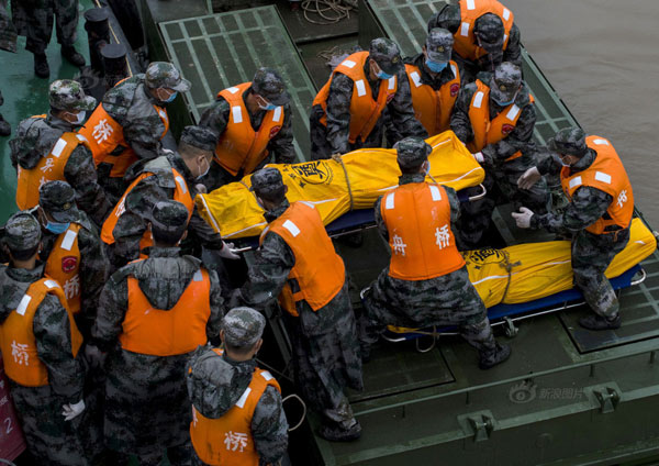 Rescuers recovered two bodies on June 3. [Photo/Xinhua] 