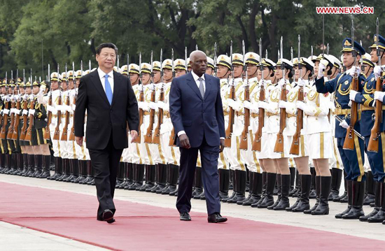 Chinese President Xi Jinping (L, front) holds a welcoming ceremony for Angolan President Jose Eduardo dos Santos before their talks in Beijing, capital of China, June 9, 2015. [Photo/Xinhua]