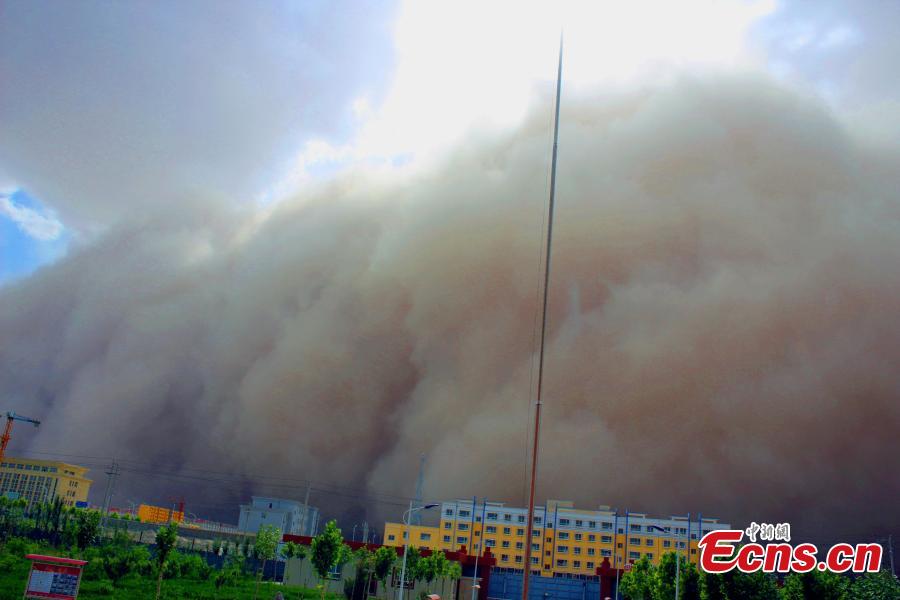 A strong sand storm hits the Hetian area in Xinjiang Uygur autonomous region on June 9, 2015. 