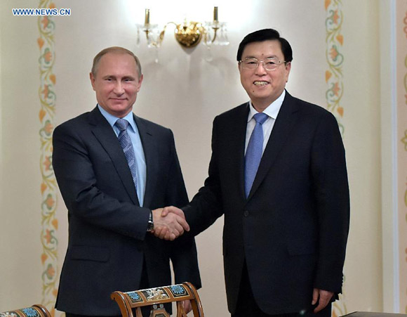 Zhang Dejiang (R), chairman of the Standing Committee of China's National People's Congress, meets with Russian President Vladimir Putin in Moscow, Russia, June 9, 2015. [Photo/Xinhua]