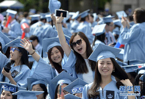 Students from China attend the graduation ceremony at Columbia University in the United States on May 20, 2015. It was the university’s 261st graduation ceremony. Approximately 15,000 graduates attended the ceremony, including nearly 600 from China. [Photo/Xinhua] 