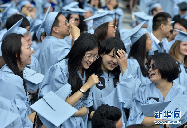 Students from China attend the graduation ceremony at Columbia University in the United States on May 20, 2015. It was the university’s 261st graduation ceremony. Approximately 15,000 graduates attended the ceremony, including nearly 600 from China. [Photo/Xinhua] 