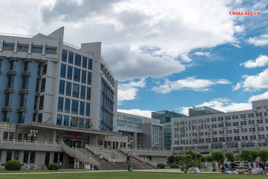 The sky above Capital Normal University in downtown Beijing is a crystal-clear blue on Thursday, June 11, 2015, after days of thunderstorms. Sunshine piercing through the white clouds brings a summery look to everything in the city below. [Photo by Chen Boyuan / China.org.cn]