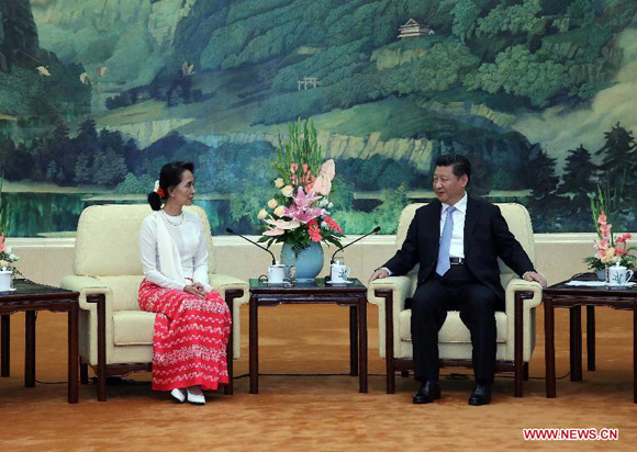 Chinese President Xi Jinping (R) meets with a delegation from Myanmar's National League for Democracy (NLD), headed by NLD chair Aung San Suu Kyi, at the Great Hall of the People in Beijing, China, June 11, 2015. [Photo/Xinhua]