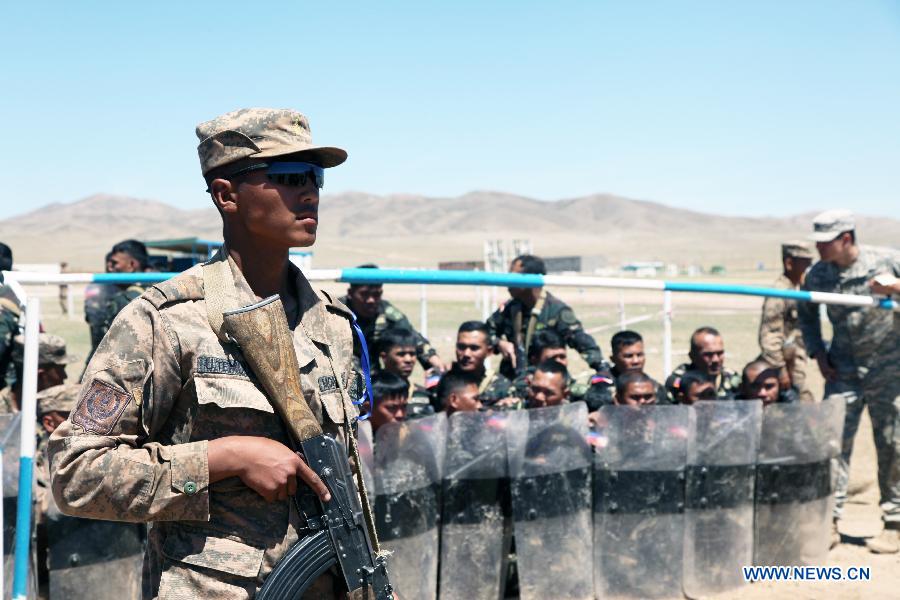 Soldiers attend the Exercise Khaan Quest at a military base near Ulan Bator, Mongolia, June 24, 2015. More than 1,200 military personnel from 23 nations, including Mongolia, the United States, China, France, Japan and others, participated in the training exercises focused on peacekeeping operations. This year's exercises began on June 20 and will last until July 1. [Xinhua]