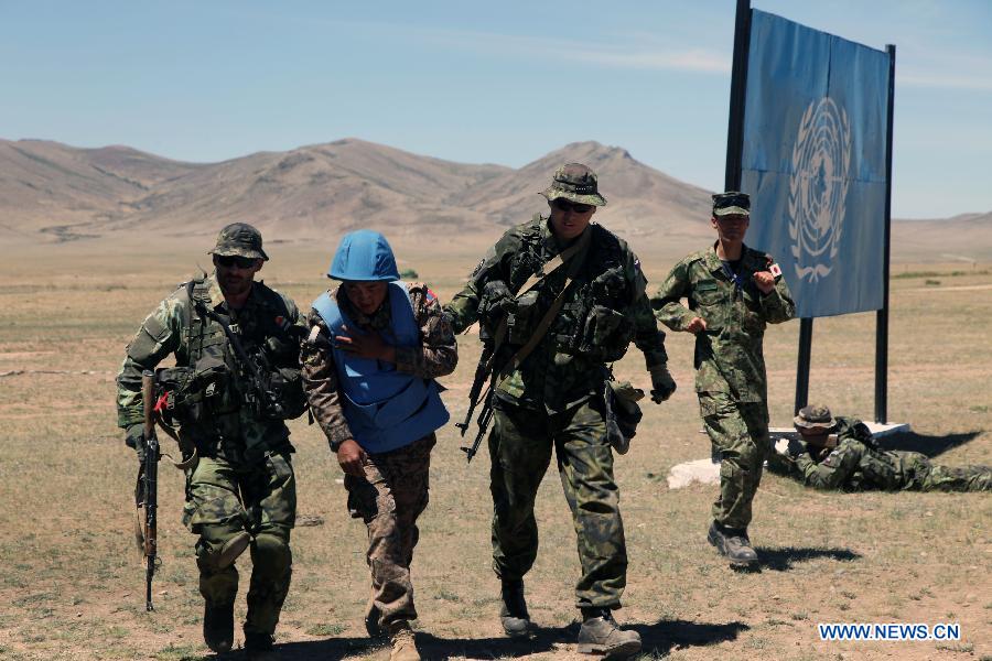 Soldiers attend the Exercise Khaan Quest at a military base near Ulan Bator, Mongolia, June 24, 2015. More than 1,200 military personnel from 23 nations, including Mongolia, the United States, China, France, Japan and others, participated in the training exercises focused on peacekeeping operations. This year's exercises began on June 20 and will last until July 1. [Xinhua]