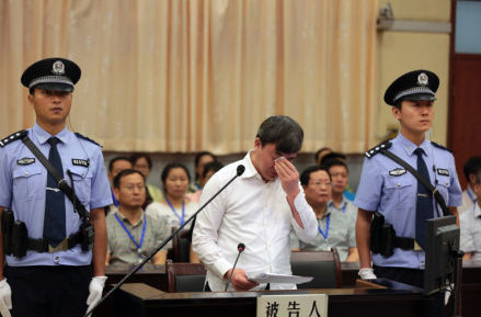 Guo Youming, the former mayor of Yichang city stands trial at the local intermediate court on June 30, 2015. [Photo: news.163.com] 