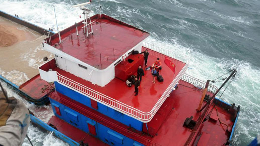 Crew Rescued From Stranded Ships - China.org.cn