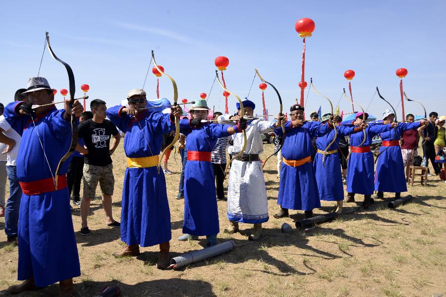 Herdsmen take part in archery contest during a Nadam fair in Urat Middle Banner, north China's Inner Mongolia Autonomous Region, July 4, 2015. Nadam is a mass traditional Mongolian festival where people celebrate harvests and pray for good luck. [Xinhua]