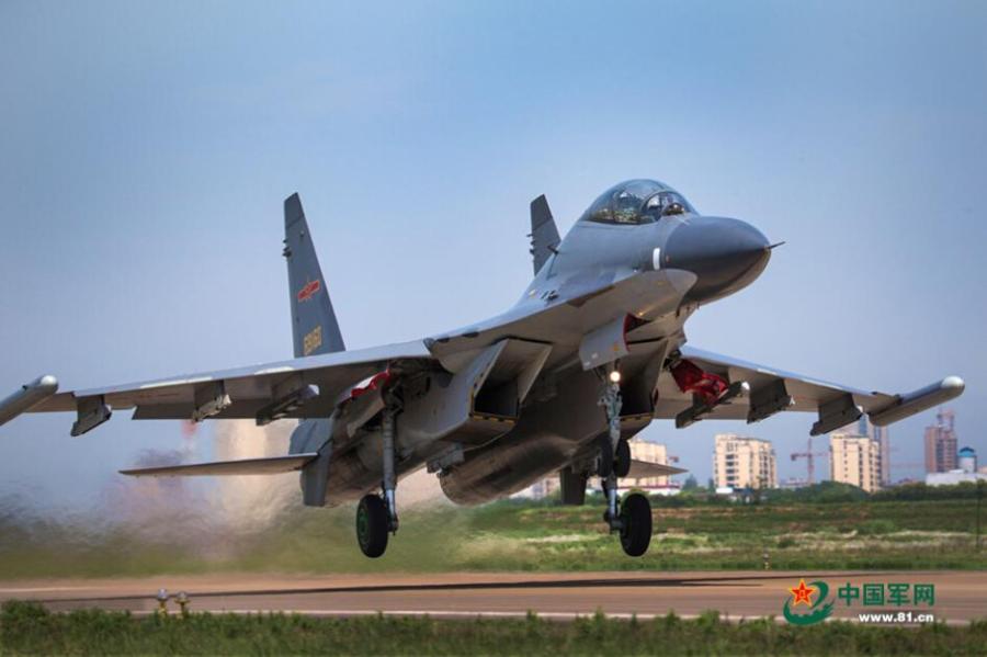 Main force aircraft of Chinese Air Force, such as J-10, Su-30 and H-6, are always the favorite of military fans. Now let's have a look at some stunning photos of China's fighter planes.[Photo/www.81.cn] 