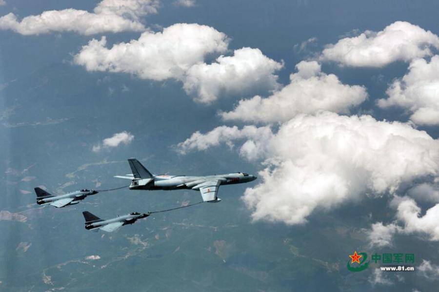 Main force aircraft of Chinese Air Force, such as J-10, Su-30 and H-6, are always the favorite of military fans. Now let's have a look at some stunning photos of China's fighter planes.[Photo/www.81.cn] 