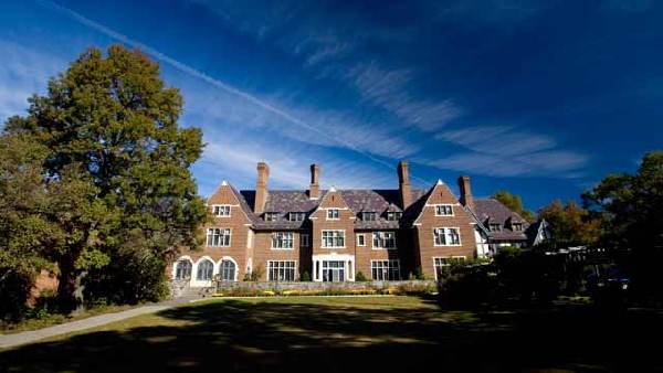 Sarah Lawrence College , one of the &apos;Top 10 most expensive colleges in US&apos; by China.org.cn.