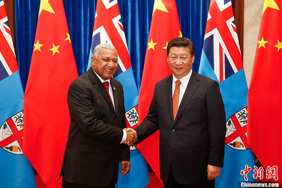 Chinese President Xi Jinping meets on Wednesday with Fijian Prime Minister Voreqe Bainimarama, July 15, 2015. [Photo/Chinanews.com]