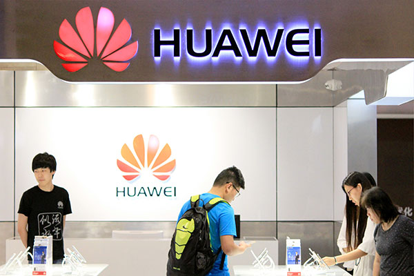 Huawei products at an information industry expo in Nanjing, Jiangsu province. The company beat expectations in handsets shipments in the first half of the year amid intense competition with market leader Xiaomi Corp for the top slot in China. [Photo/China Daily]