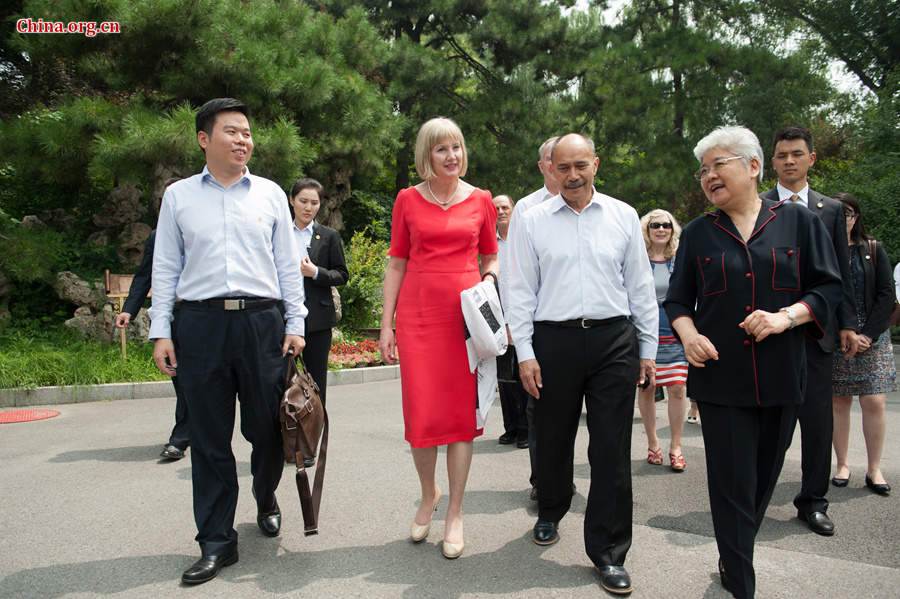 Governor-General of New Zealand Jerry Metaparae and his wife Janine Meteparae pay a visit to the former residence of Madame Soong Ching Ling, former Honorary President of China and wife of Dr. Sun Yat-sen, on Wednesday, July 22, 2015, during their visit to China. [Photo by Chen Boyuan / China.org.cn]