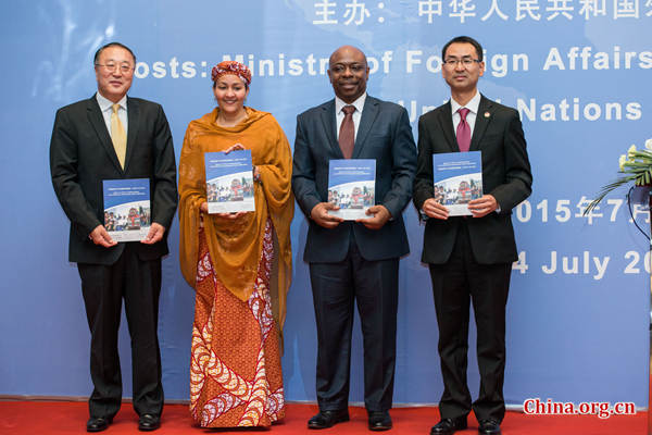 Representatives from the Chinese government and the United Nations jointly launch the Report on China's Implementation of the MDGs (2000-2015) in Beijing on Friday, July 24, 2015. [Photo by Chen Boyuan / China.org.cn] 