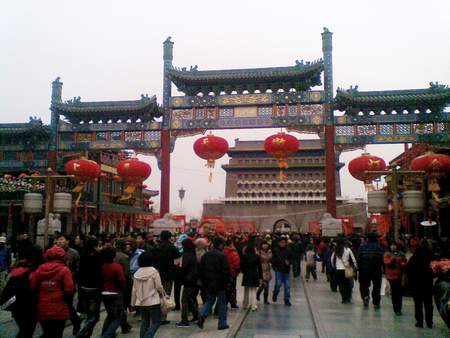 Beijing plans to make its 600-year-old Qianmen Street into a showcase for intangible cultural heritages. [File photo]  