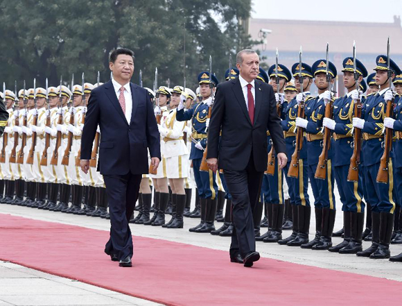 Chinese President Xi Jinping holds a welcoming ceremony for his Turkish counterpart Recep Tayyip Erdogan before their meeting at the Great Hall of the People in Beijing, capital of China, July 29, 2015. [Photo/Xinhua]