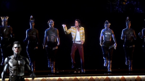 A virtual Michael Jackson performs at the Billboard Music Awards 2014. [China.org.cn] 