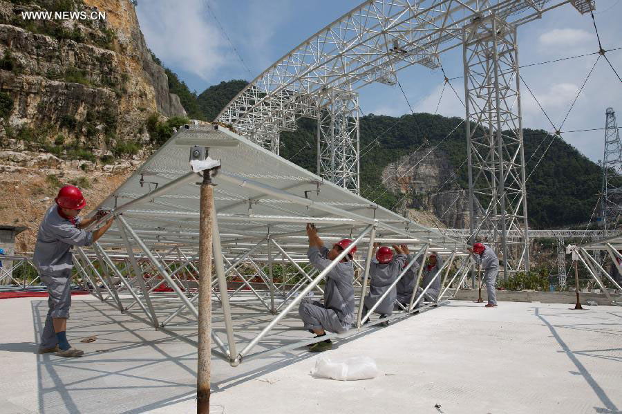 Technicians work at the assembly site of the single-aperture spherical telescope 'FAST' in Pingtang county of southwest China's Guizhou province, July 27, 2015. [Photo: Xinhua]