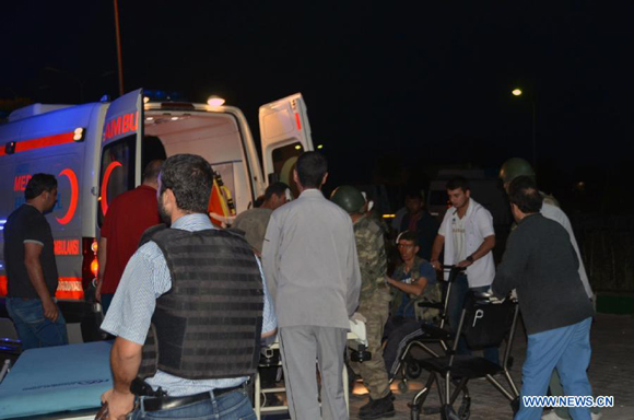 The wounded are sent to hospital after a suicide bombing attack by the Kurdistan Workers Party (PKK) in Turkey's eastern province of Agri, Aug. 2, 2015. Two Turkish security force members were killed and 24 wounded in a attack overnight, the local governor's office said in a statement on Sunday. [Photo/Xinhua]