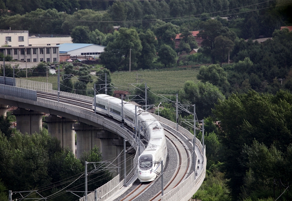 Named the most beautiful rail section in Northeast China's Jilin province, the Jilin-Hunchun section of the new rail route has nine stations that allow travelers to reach Songhua Lake (Jilin station), Jingpo Lake (Dunhua station), Changbai Mountain (Antuxi station) and Fangchuan township (Hunchun station) at speeds of up to 250 km per hour.[Photo/China Daily]