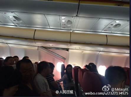 Thirty people, including passengers and crew members, were injured on a bumpy flight from Chengdu to Beijing on Tuesday, when an aircraft was caught in strong turbulence during its descent.[Photo/weibo]