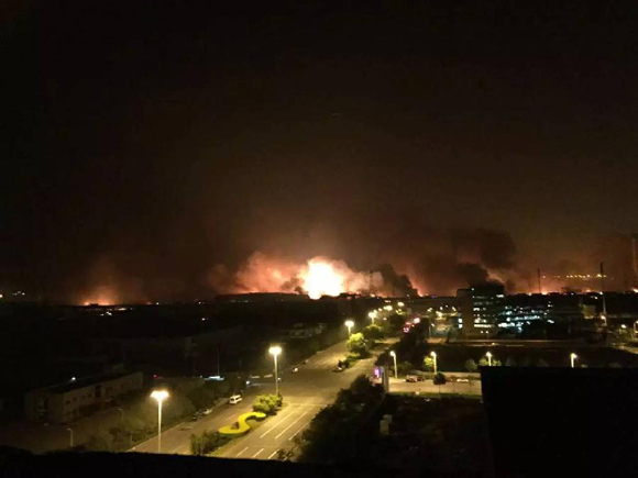 Smoke and fire are seen after an explosion in the Binhai New Area in north China's Tianjin Municipality on Aug. 13, 2015. An explosion rocked the Binhai New Area in north China's Tianjin Municipality at around 11:30 p.m. Wednesday. The cause and casualties are not immediately known. [Photo/Xinhua]