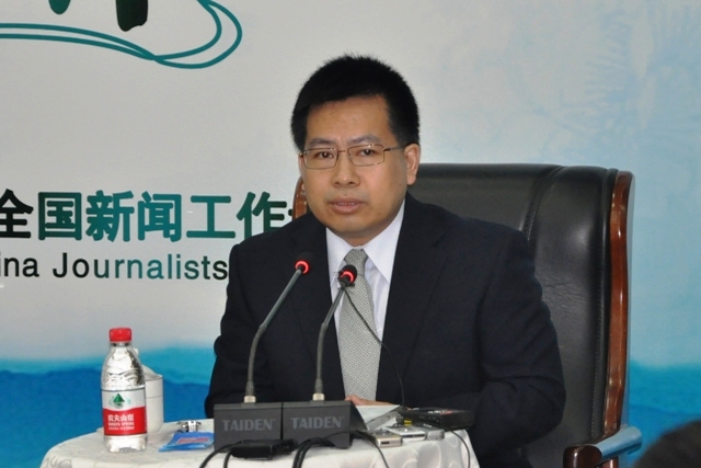 Ruan Zongze, vice president of China's Institute of International Studies, joins representatives of the All China Journalists Association for a discussion in Beijing on Aug. 20. [Photo/Xinhua] 