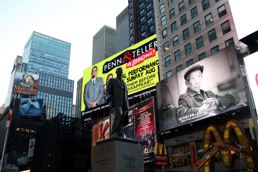 A public service promotional video for caring for and helping veterans who had fought in the Chinese people's War of Resistance Against Japanese Aggression (1937-45), is delivered by China's ZTE Corporation on billboard-size screens in New York City's Times Square, on Aug 14, 2015. [Photo by Han Meng for China Daily]
