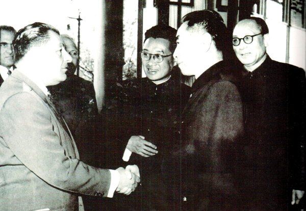 Yan Baohang (first from right) accompanies then premier Zhou Enlai at a meeting with foreign guests in 1955. Photo Provided to China Daily