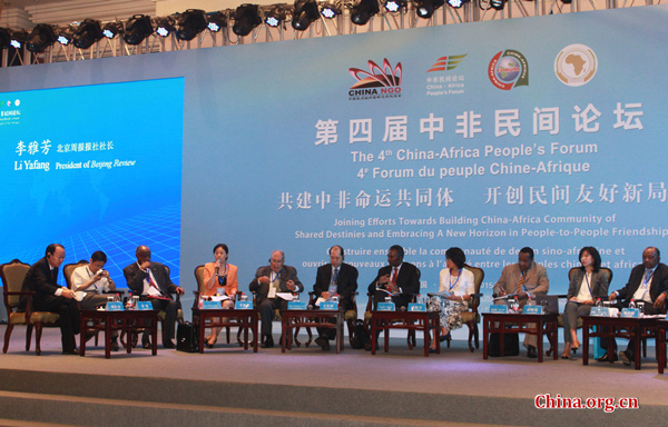 Representatives discuss topics at the fourth China-Africa People's Forum held in Yiwu in east China's Zhejiang Province on Aug. 26, 2015. [China.org.cn]