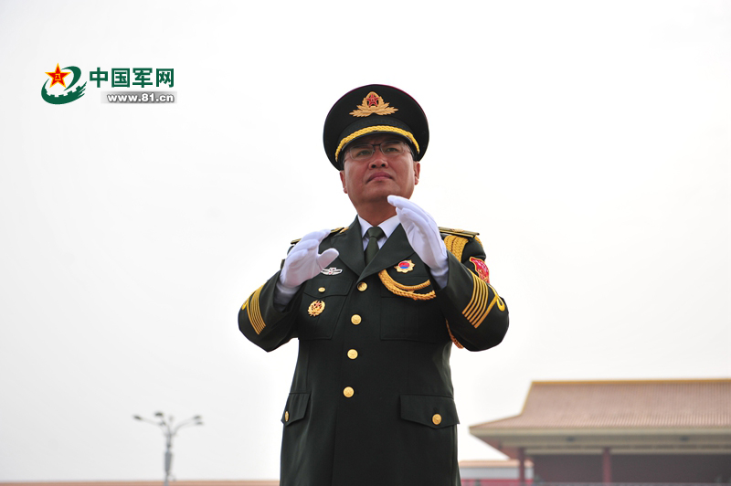 A nearly 1,300-member PLA military band, which is composed of selected performers from the three armed forces -- army, navy and air force, is scheduled to present a non-stop two-hour show for the Sept 3 military parade marking the 70th anniversary of the end of World War II. The Military Band of the Chinese People's Liberation Army (PLA), which was founded in July 1952, is the only one large wind band in China. It is directly under the General Political Department of the PLA. [www.81.cn]