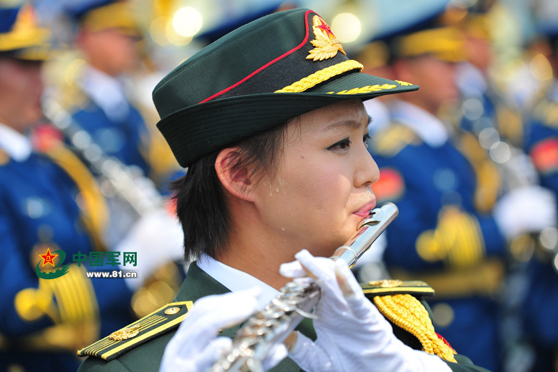 A nearly 1,300-member PLA military band, which is composed of selected performers from the three armed forces -- army, navy and air force, is scheduled to present a non-stop two-hour show for the Sept 3 military parade marking the 70th anniversary of the end of World War II. The Military Band of the Chinese People's Liberation Army (PLA), which was founded in July 1952, is the only one large wind band in China. It is directly under the General Political Department of the PLA. [www.81.cn]