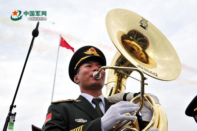 A nearly 1,300-member PLA military band, which is composed of selected performers from the three armed forces -- army, navy and air force, is scheduled to present a non-stop two-hour show for the Sept 3 military parade marking the 70th anniversary of the end of World War II. The Military Band of the Chinese People's Liberation Army (PLA), which was founded in July 1952, is the only one large wind band in China. It is directly under the General Political Department of the PLA. [www.81.cn]