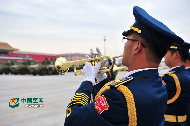 A nearly 1,300-member PLA military band, which is composed of selected performers from the three armed forces -- army, navy and air force, is scheduled to present a non-stop two-hour show for the Sept 3 military parade marking the 70th anniversary of the end of World War II. The Military Band of the Chinese People's Liberation Army (PLA), which was founded in July 1952, is the only one large wind band in China. It is directly under the General Political Department of the PLA. [www.81.cn]