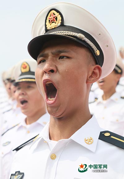 Members of the chorus sing during a training sesion. [Photo/www.81.cn]