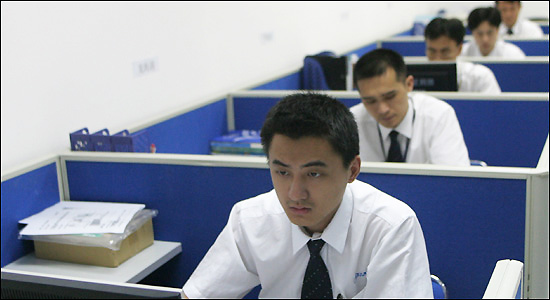 Staff in the IT industry and Internet companies,one of the 'top 10 highly-paid jobs for single people' by China.org.cn. 